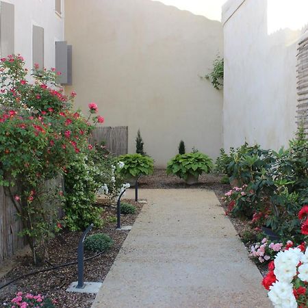 Entre Les Sorgues Ardoise Apartamento LʼIsle-sur-la-Sorgue Exterior foto